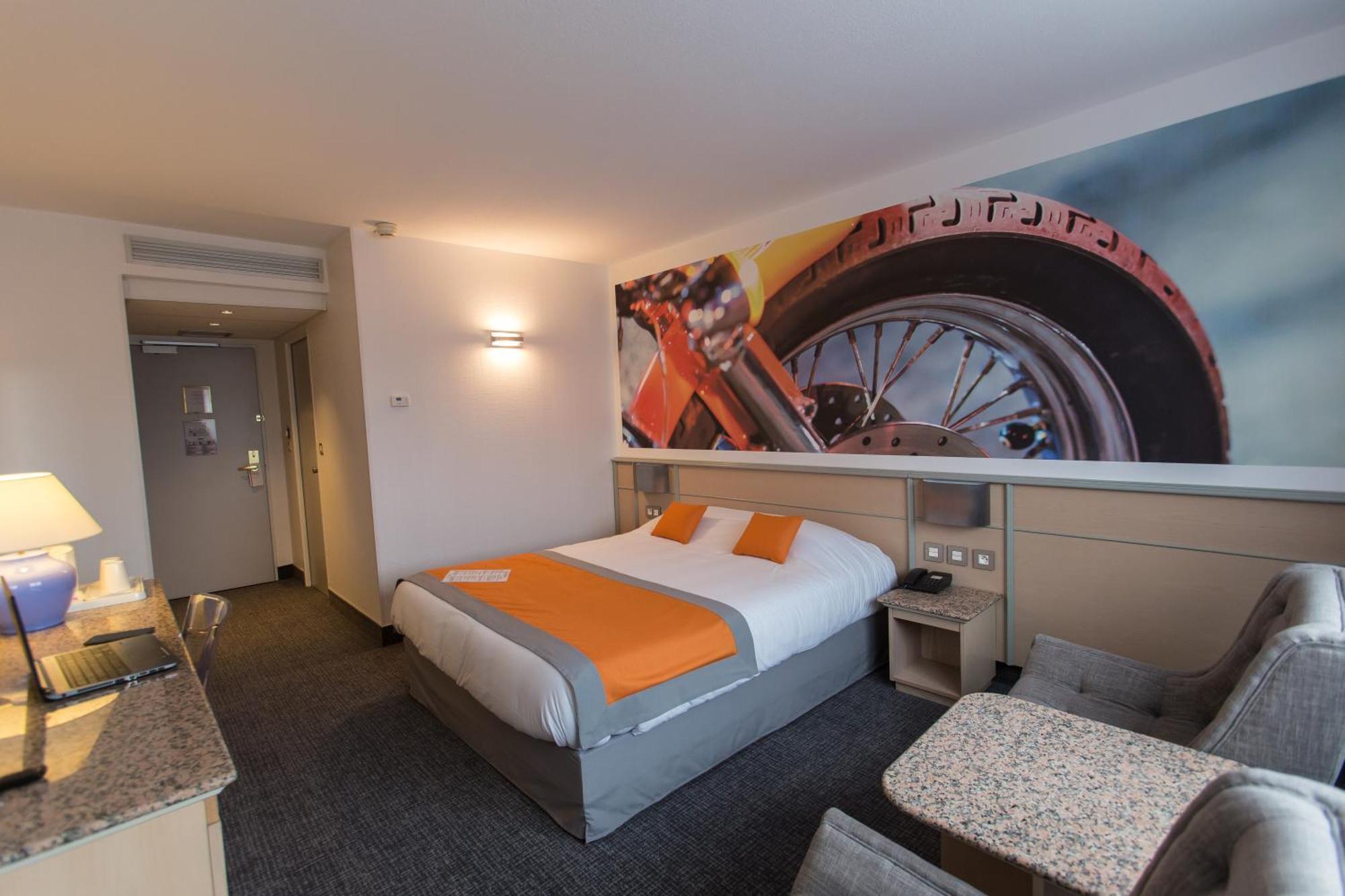 Hotel Le Paddock Magny-Cours Zimmer foto