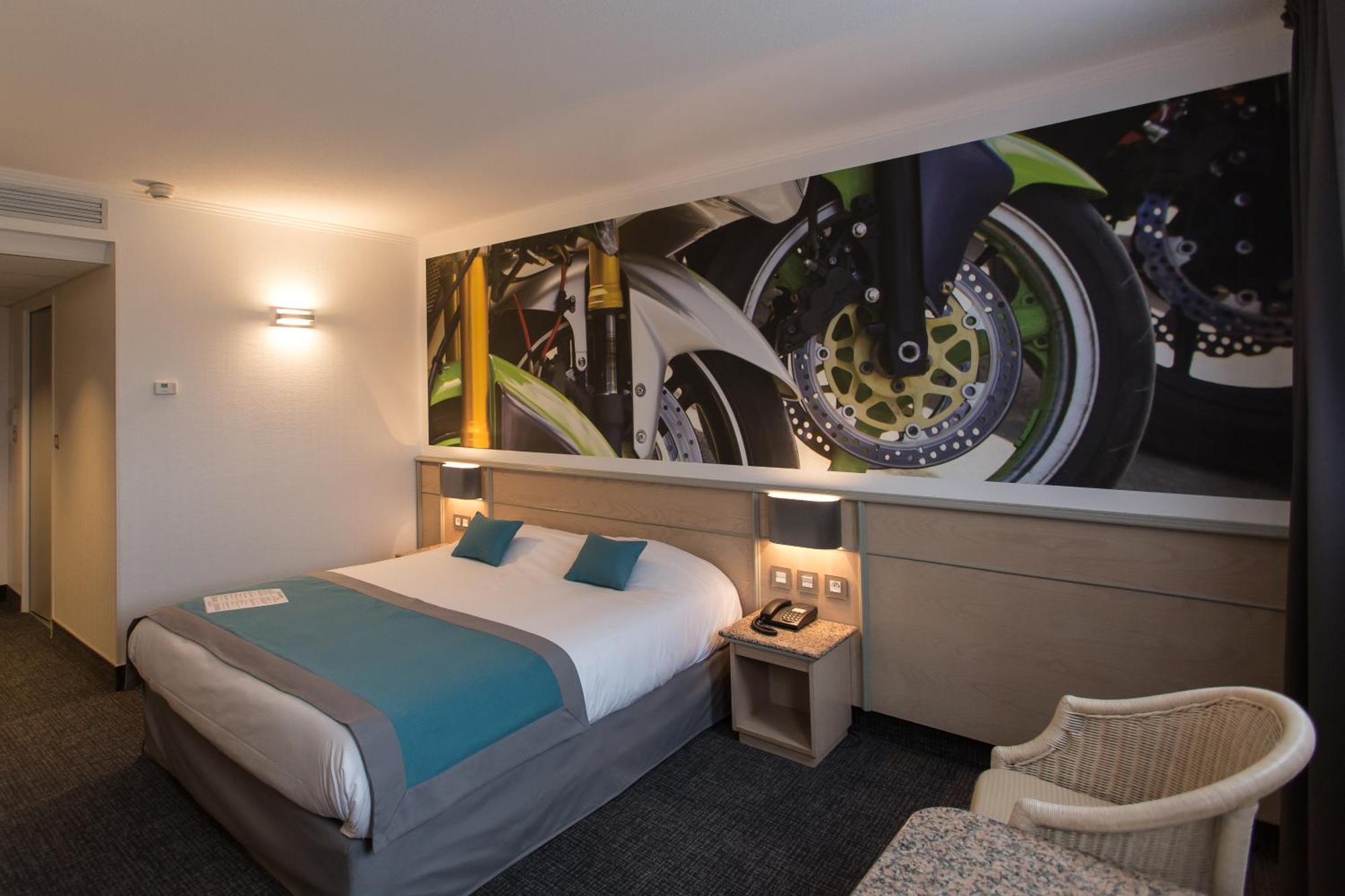 Hotel Le Paddock Magny-Cours Zimmer foto